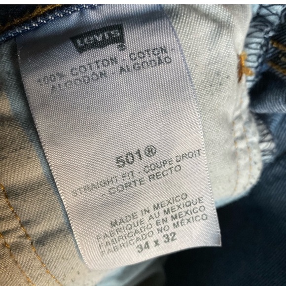 LEVI STRAYS 501 BLUE JEANS, ONE SMALL KNICK ON POCKET, BUTTON FLY, NWOT, 34/32 - Picture 3 of 7
